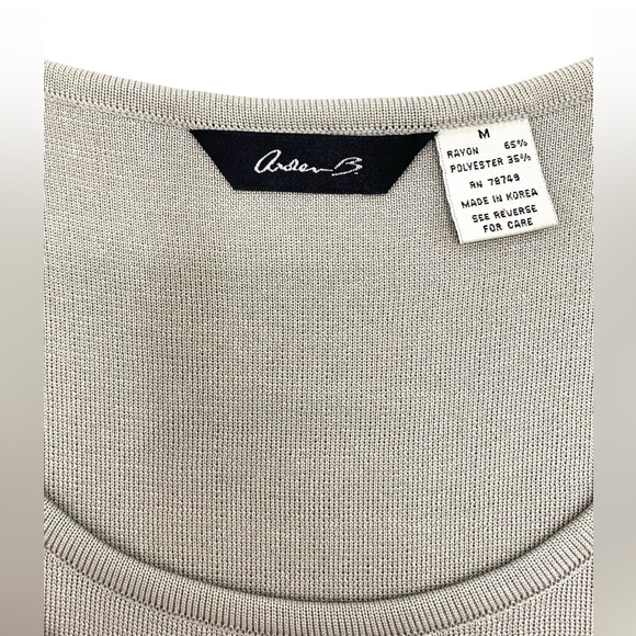 ARDEN B - Knit Top w/ Mini Rose Embellishment - Sz Med - Picture 5 of 10